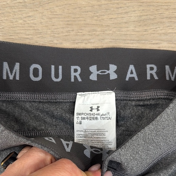Under Armour Women’s Gray and White Compression Performance Colorblock Leggings - Picture 4 of 9